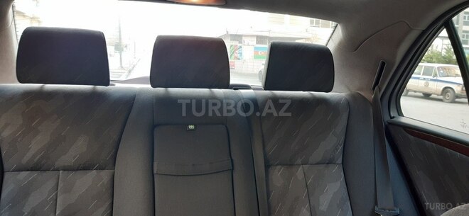 Mercedes E 270 2000, 285,000 km - 2.7 l - Bakı