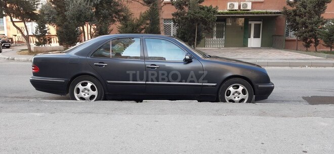 Mercedes E 270 2000, 285,000 km - 2.7 l - Bakı