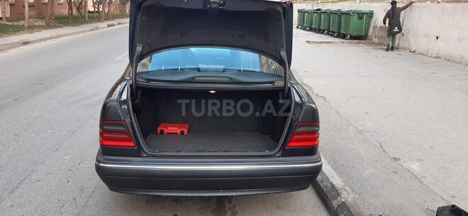 Mercedes E 270 2000, 285,000 km - 2.7 l - Bakı