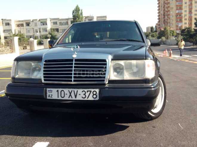 Mercedes E 220 1993, 299,000 km - 2.2 л - Bakı