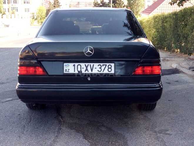 Mercedes E 220 1993, 299,000 km - 2.2 л - Bakı