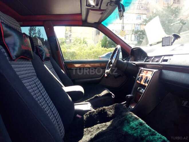 Mercedes E 220 1993, 299,000 km - 2.2 л - Bakı