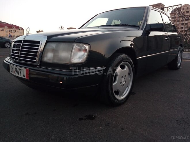Mercedes E 220 1993, 299,000 km - 2.2 л - Bakı