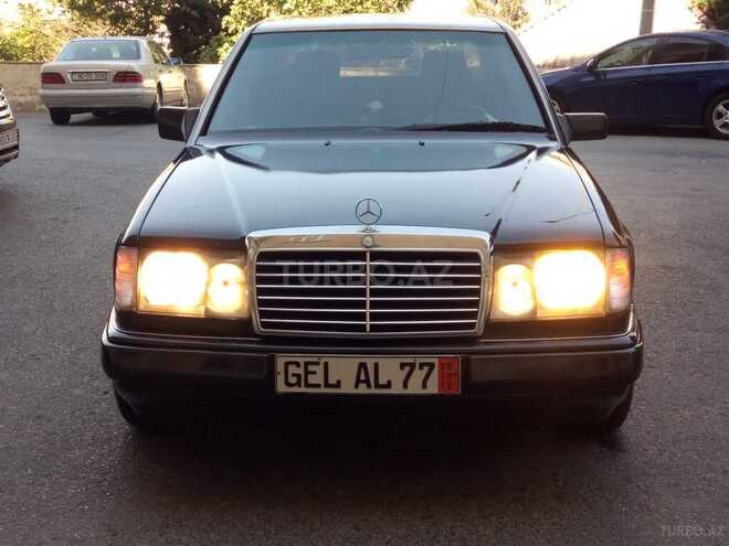 Mercedes E 220 1993, 299,000 km - 2.2 л - Bakı
