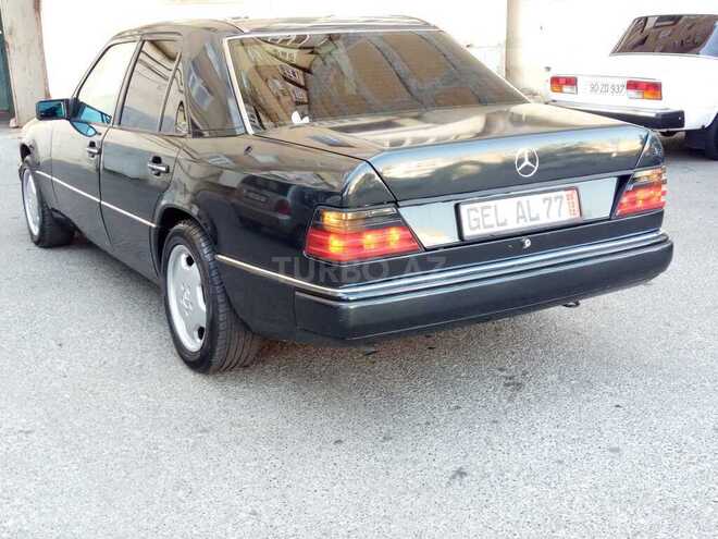 Mercedes E 220 1993, 299,000 km - 2.2 л - Bakı
