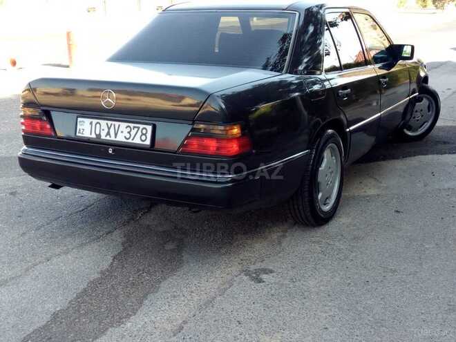 Mercedes E 220 1993, 299,000 km - 2.2 л - Bakı
