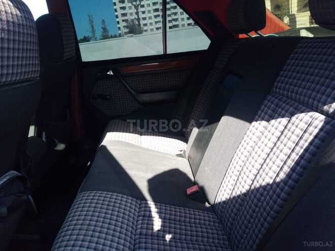 Mercedes E 220 1993, 299,000 km - 2.2 л - Bakı