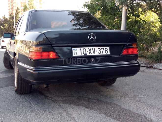 Mercedes E 220 1993, 299,000 km - 2.2 л - Bakı