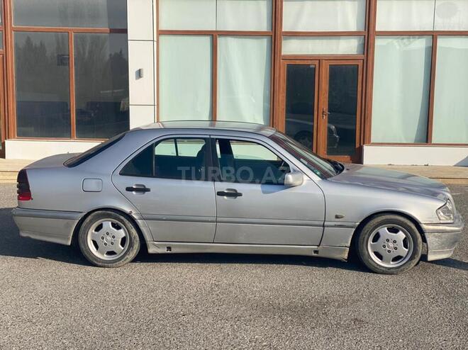 Mercedes C 220 2000, 365,000 km - 2.2 l - Bakı