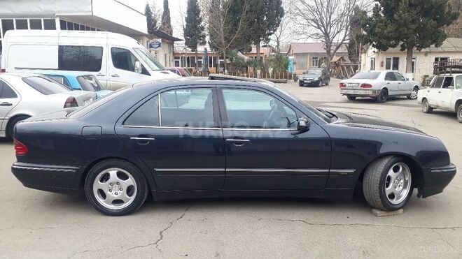 Mercedes E 240 2001, 190,000 km - 2.6 l - Gəncə