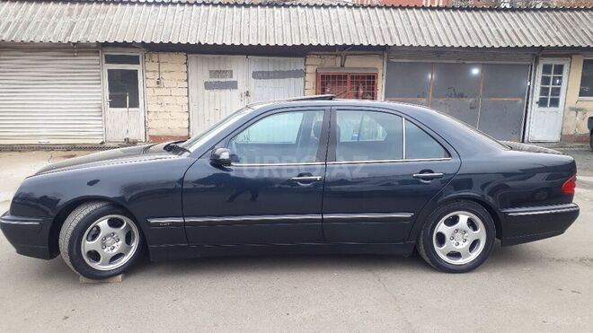 Mercedes E 240 2001, 190,000 km - 2.6 l - Gəncə