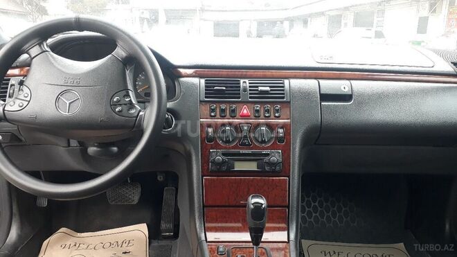Mercedes E 240 2001, 190,000 km - 2.6 l - Gəncə