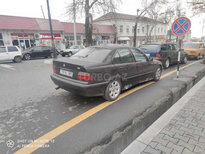 BMW 318 1991, 330,846 km - 1.8 л - Qax
