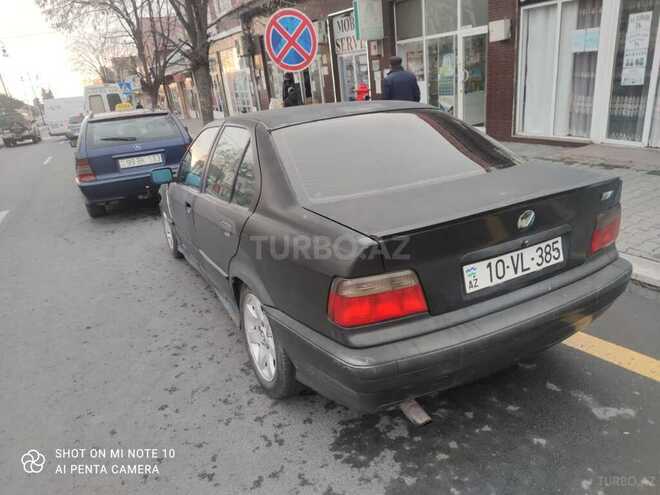 BMW 318 1991, 330,846 km - 1.8 л - Qax