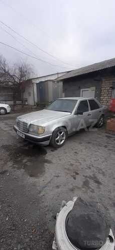 Mercedes E 230 1987, 965,824 km - 2.3 л - Zaqatala