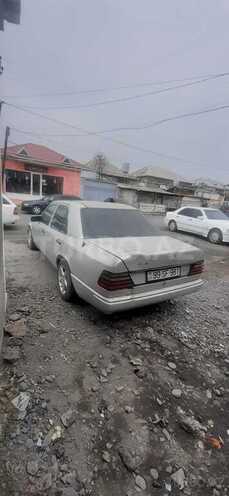 Mercedes E 230 1987, 965,824 km - 2.3 л - Zaqatala