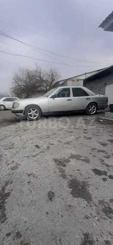 Mercedes E 230 1987, 965,824 km - 2.3 л - Zaqatala