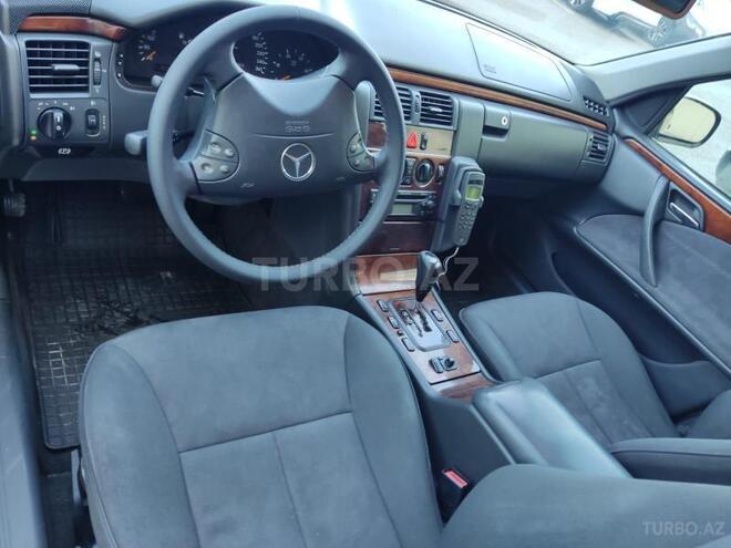 Mercedes E 270 2001, 394,000 km - 2.7 l - Bakı