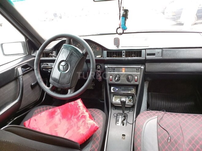 Mercedes E 230 1989, 125,654 km - 2.3 l - Xudat