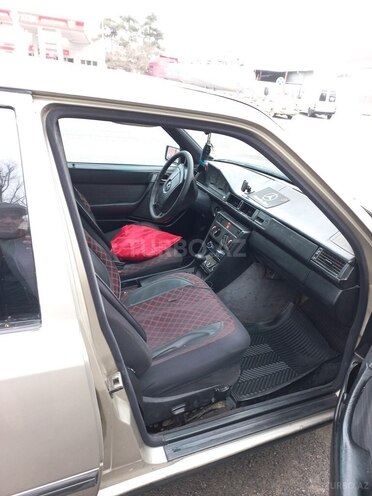 Mercedes E 230 1989, 125,654 km - 2.3 l - Xudat