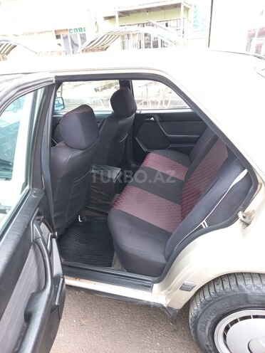 Mercedes E 230 1989, 125,654 km - 2.3 l - Xudat
