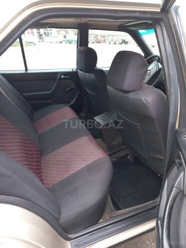 Mercedes E 230 1989, 125,654 km - 2.3 l - Xudat