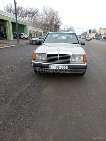 Mercedes E 230 1989, 125,654 km - 2.3 l - Xudat
