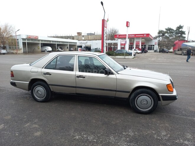 Mercedes E 230 1989, 125,654 km - 2.3 l - Xudat
