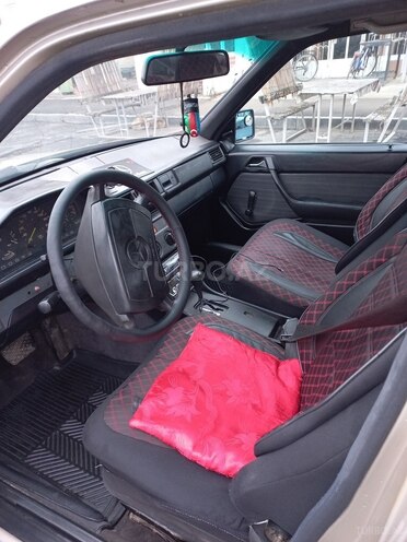 Mercedes E 230 1989, 125,654 km - 2.3 l - Xudat