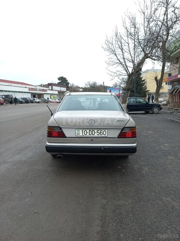 Mercedes E 230 1989, 125,654 km - 2.3 l - Xudat
