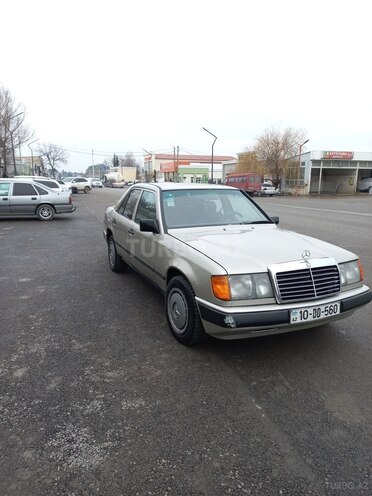 Mercedes E 230 1989, 125,654 km - 2.3 l - Xudat
