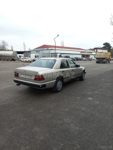 Mercedes E 230 1989, 125,654 km - 2.3 l - Xudat