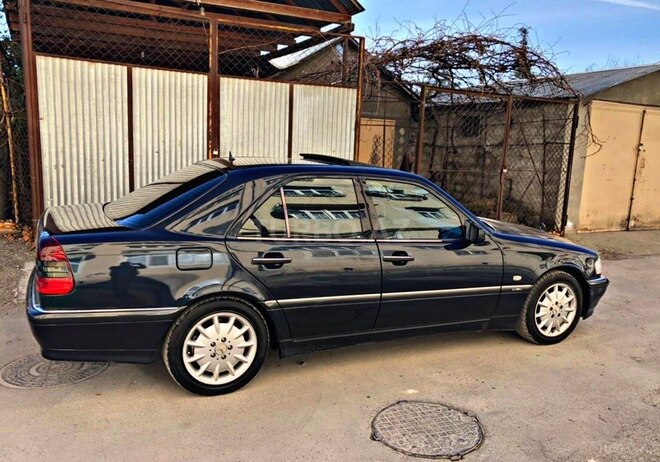 Mercedes C 240 2000, 204,000 km - 2.4 l - Şəki