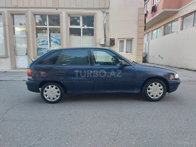 Opel Astra 1995, 335,000 km - 1.6 l - Sumqayıt