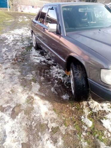 Mercedes 190 1991, 353,940 km - 2.0 l - Yardımlı