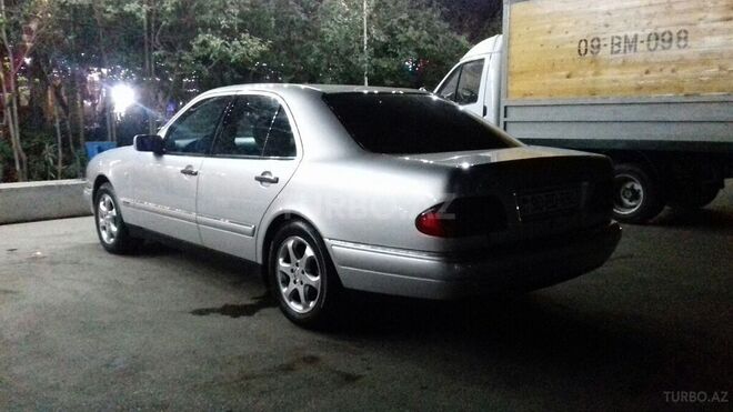 Mercedes E 240 1999, 327,000 km - 2.4 л - Sumqayıt