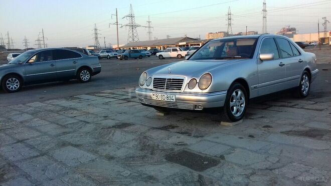 Mercedes E 240 1999, 327,000 km - 2.4 л - Sumqayıt