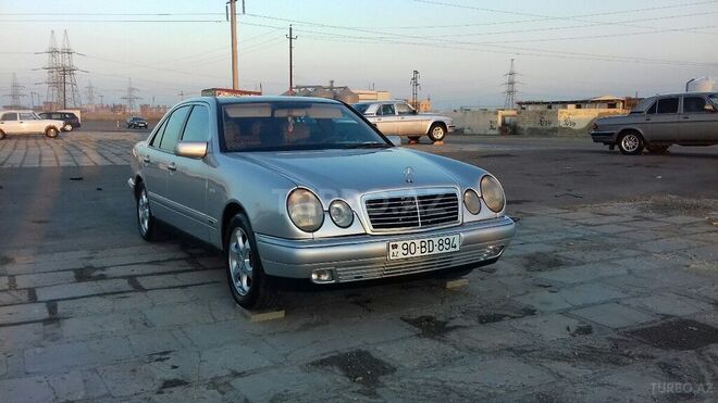 Mercedes E 240 1999, 327,000 km - 2.4 л - Sumqayıt