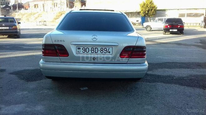 Mercedes E 240 1999, 327,000 km - 2.4 л - Sumqayıt
