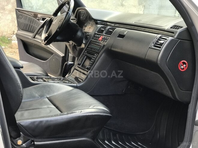 Mercedes E 320 2001, 292,212 km - 3.2 l - Bakı