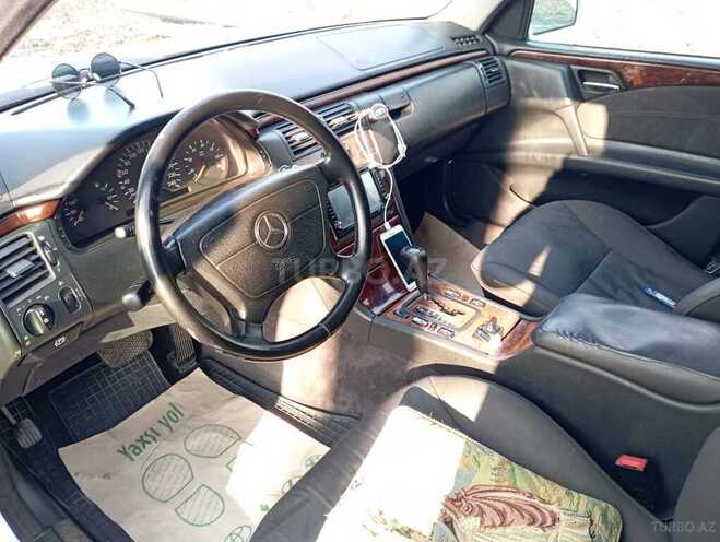 Mercedes E 240 1999, 350,000 km - 2.4 l - Yevlax