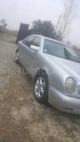 Mercedes E 220 1998, 350,000 km - 2.2 л - Kürdəmir