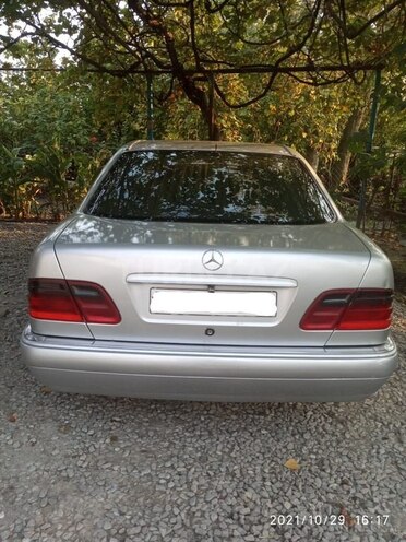 Mercedes E 220 1998, 350,000 km - 2.2 л - Kürdəmir