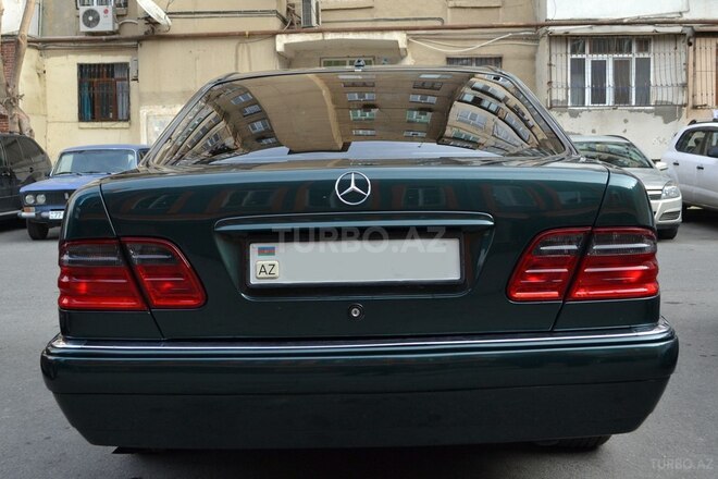 Mercedes E 240 1999, 270,000 km - 2.4 l - Bakı