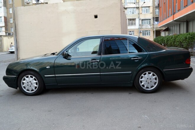 Mercedes E 240 1999, 270,000 km - 2.4 l - Bakı