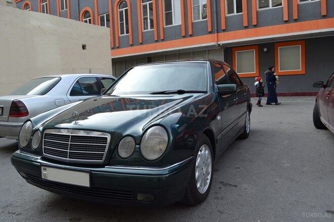 Mercedes E 240 1999, 270,000 km - 2.4 l - Bakı