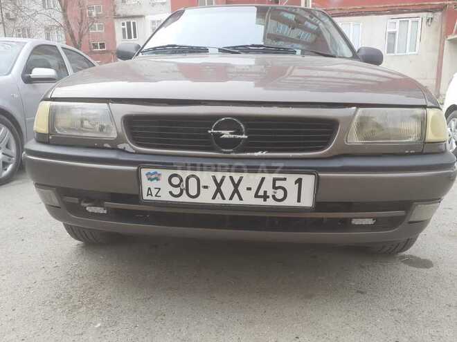 Opel Astra 1997, 250,000 km - 1.6 л - Bakı