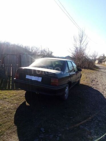 Opel Vectra 1992, 526,885 km - 2.0 l - Zaqatala
