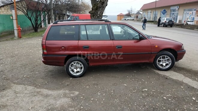 Opel Astra 1997, 280,000 km - 1.6 l - Qusar