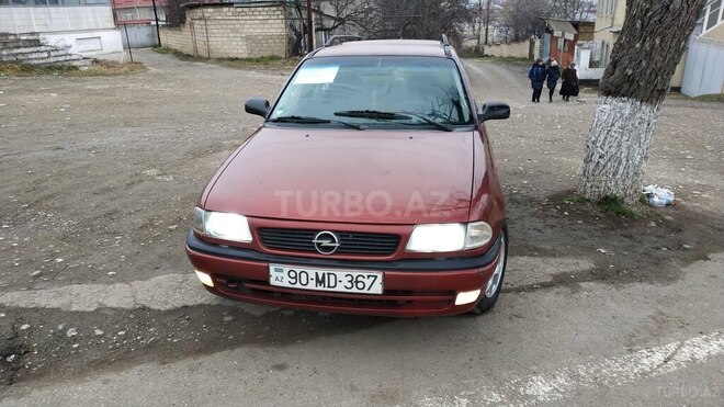 Opel Astra 1997, 280,000 km - 1.6 l - Qusar